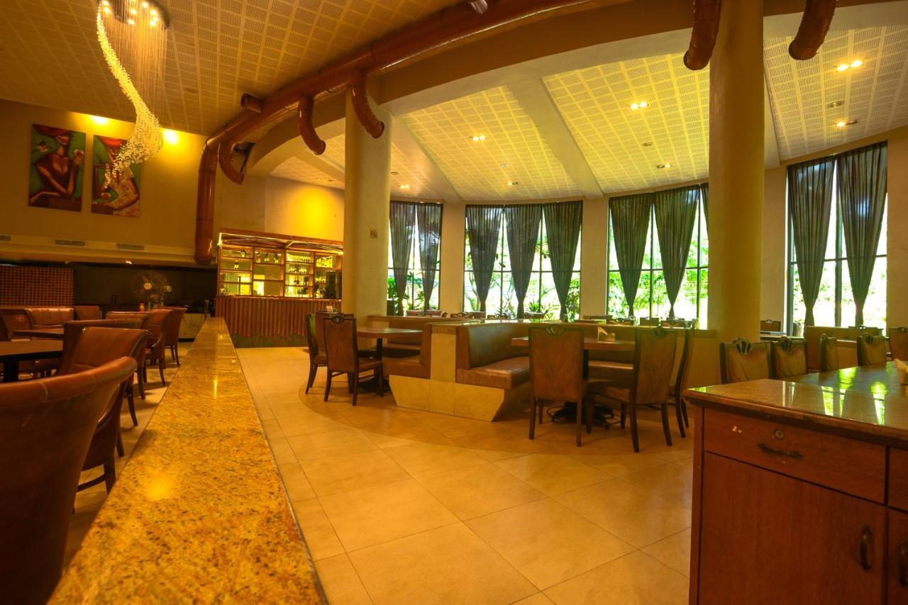 Neelam The Glitz Hotel Калангуте Екстериор снимка