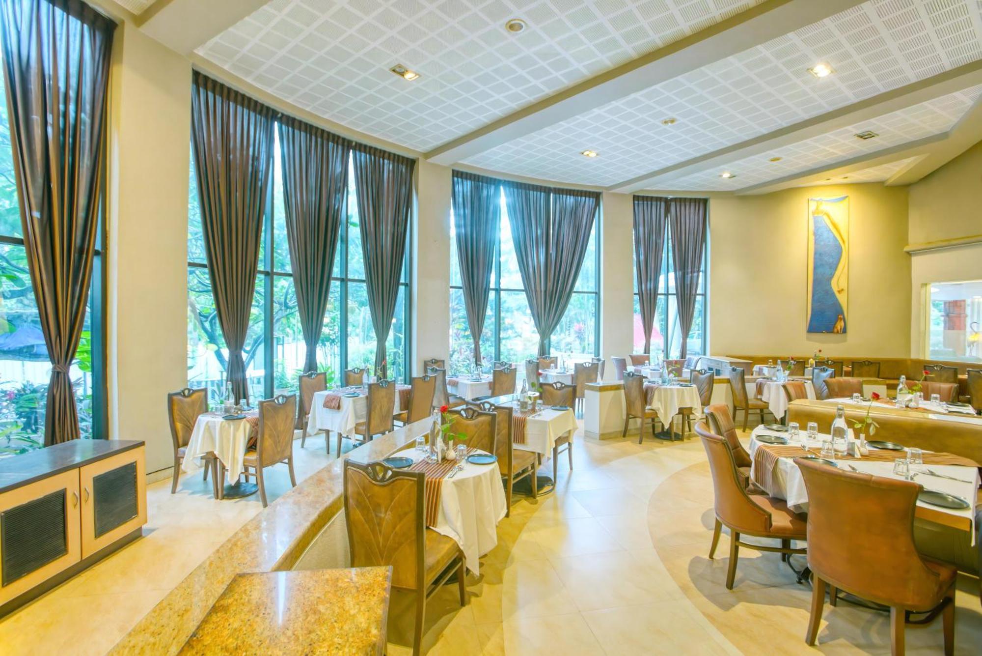 Neelam The Glitz Hotel Калангуте Екстериор снимка