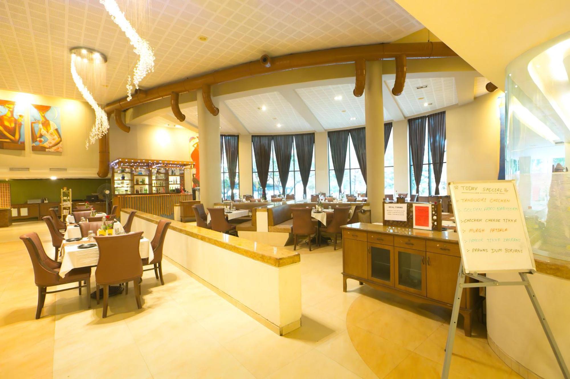 Neelam The Glitz Hotel Калангуте Екстериор снимка