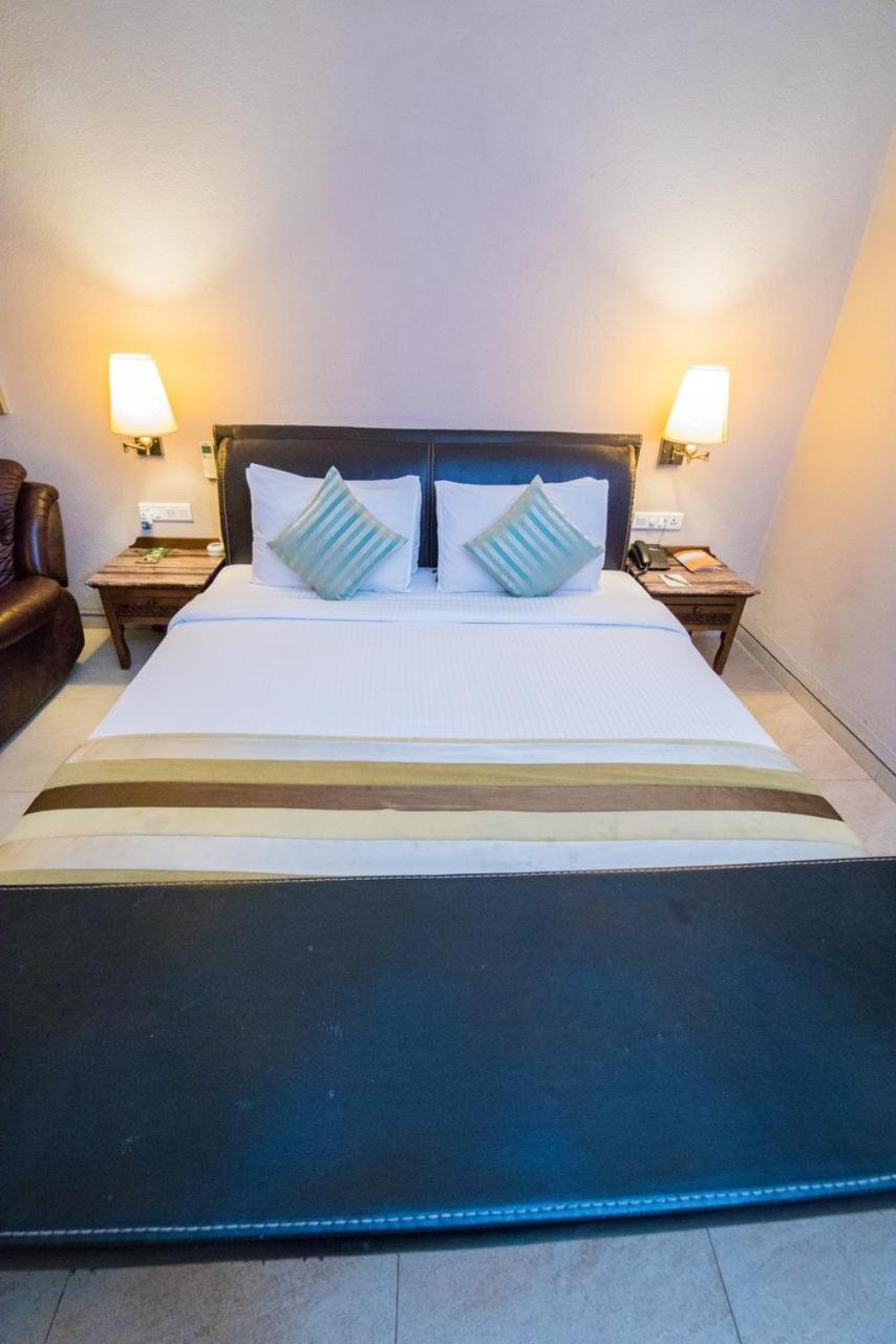 Neelam The Glitz Hotel Калангуте Екстериор снимка